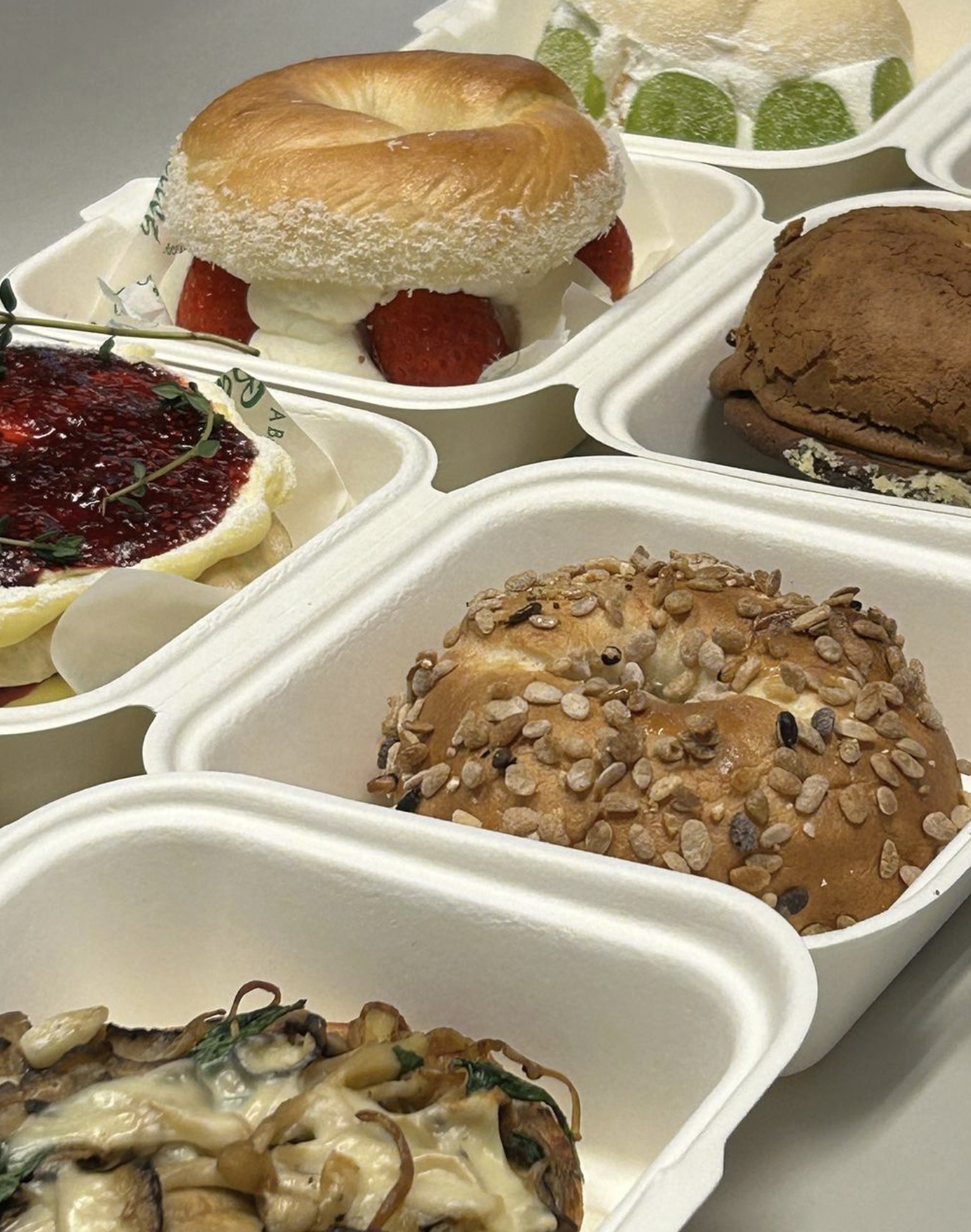 Descubra el inigualable encanto de las bagelries en Seúl: Un viaje a través de la elegancia clásica y los sabores innovadores en Bagelist (베이글리스트)