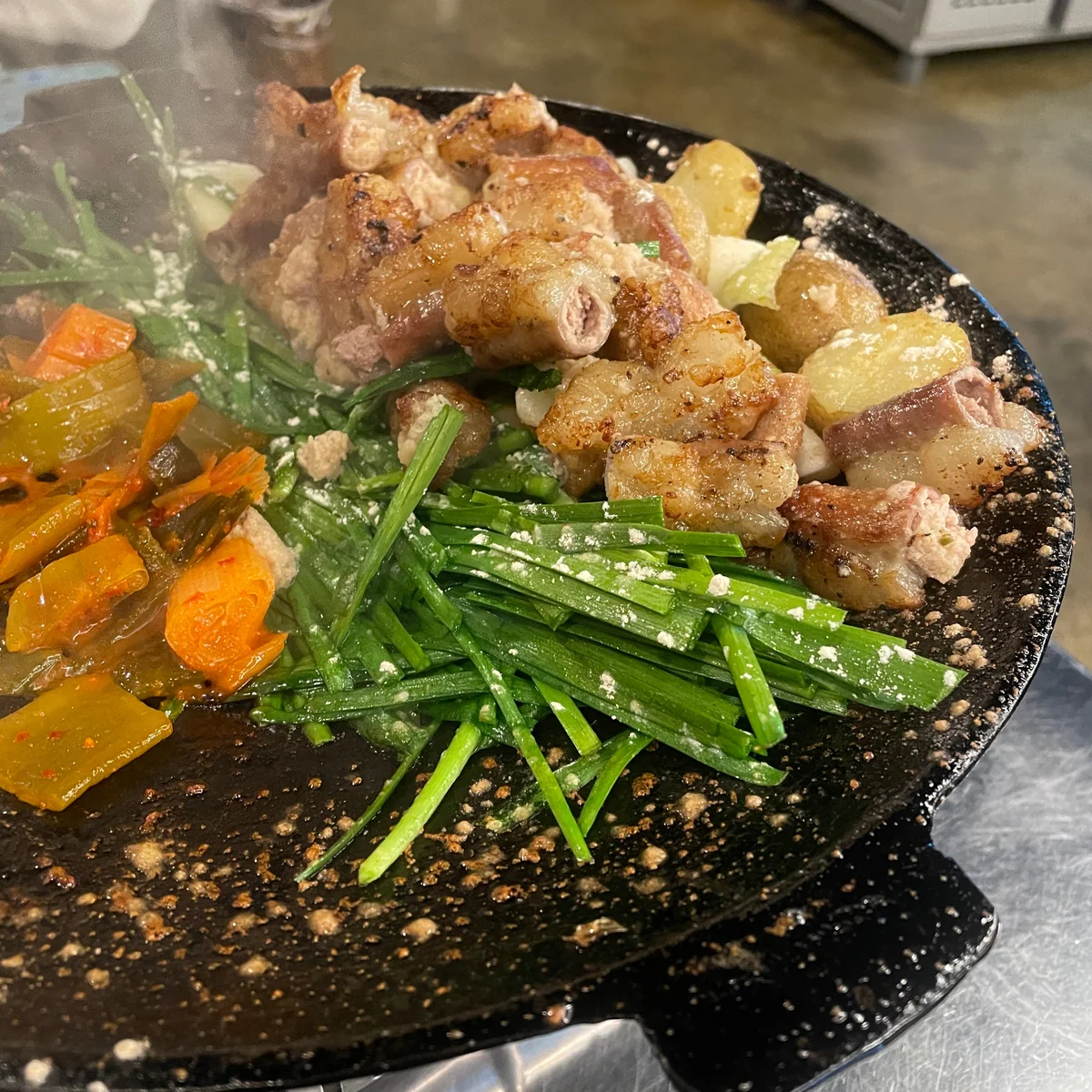 在元祖五坊品尝一盘香喷喷的绿豆煎饼